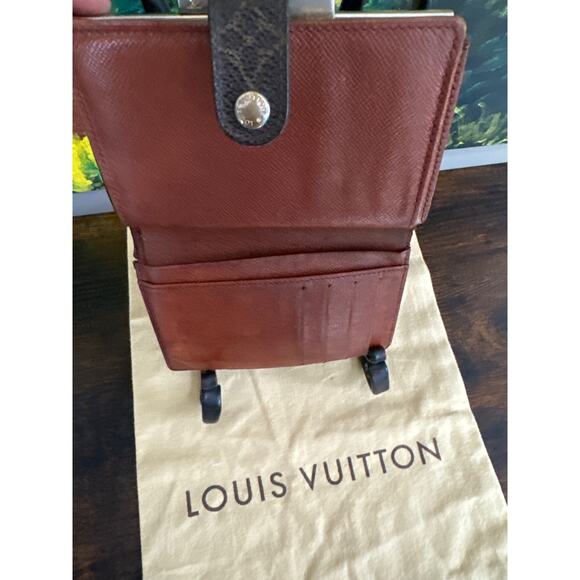 Louis Vuitton Kisslock Portefeuille Monogram Bifold Wallet and Dustbag - Picture 5 of 12